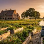 Nederlands landhuis met traditionele architectuur omgeven door duurzame tuin met wilde bloemen en zonnepanelen